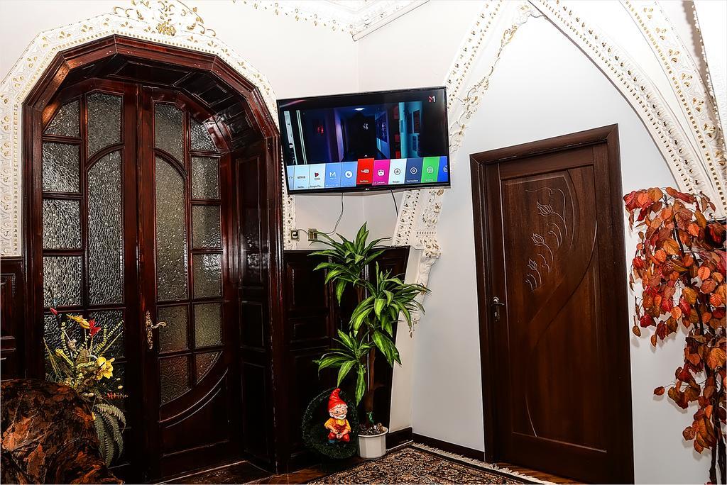 Vip-Apartments Angel Palas Chernivtsi Exterior foto